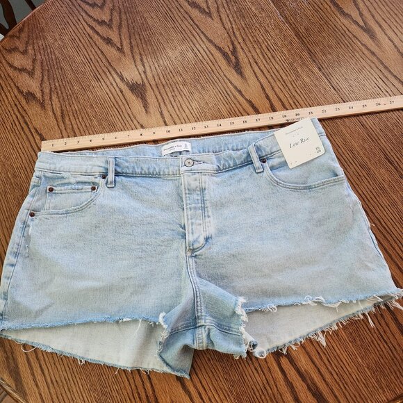Abercrombie & Fitch Button Fly Light Wash Jean Shorts Size 20 Low Rise - Picture 6 of 8